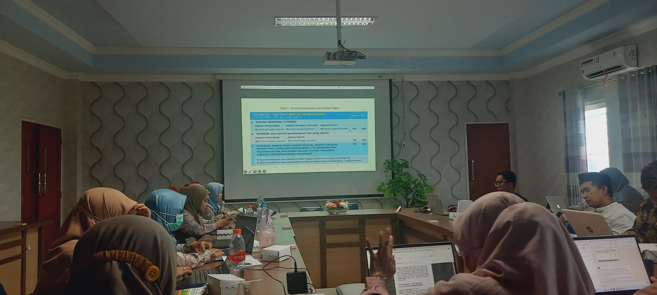 PROGRAM STUDI KEBIDANAN PROGRAM DIPLOMA MENYELENGGARAKAN RAPAT PERSIAPAN PEMBELAJARAN SEMESTER GENAP TA 2022/2023