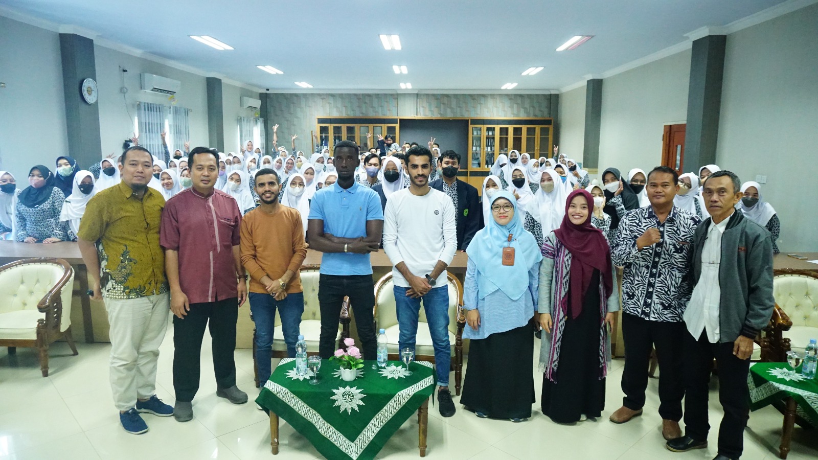 GELAR INVITING ENGLISH, PRODI DIII KEPERAWATAN & DIII KEBIDANAN HADIRKAN NATIVE SPEAKER