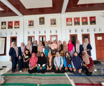 PENINGKATAN KAPASITAS KADER KESEHATAN MELALUI PELATIHAN PIJAT BATUK PILEK PADA BALITA DI DESA TAMBAKPROGATEN, KLIRONG