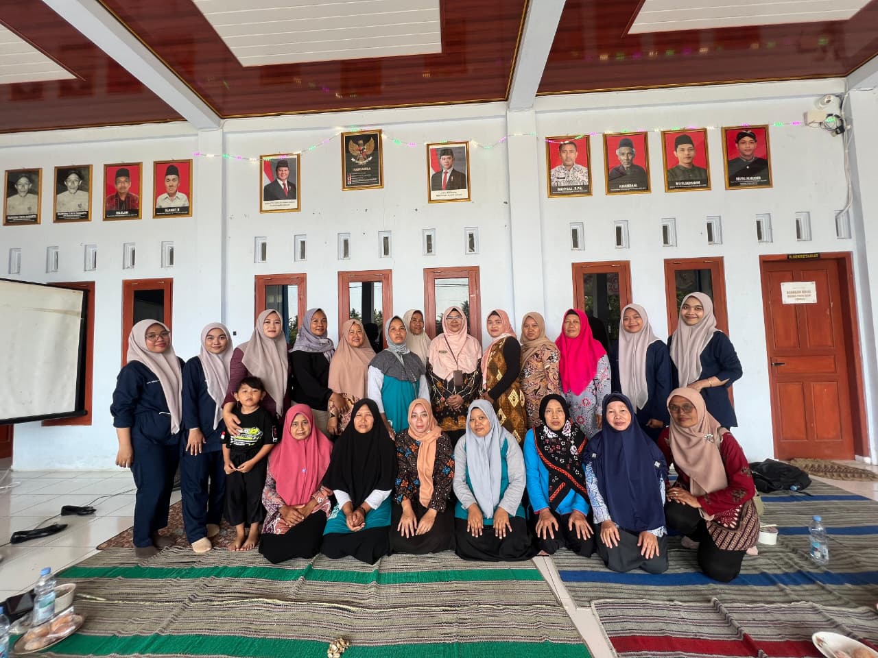 PENINGKATAN KAPASITAS KADER KESEHATAN MELALUI PELATIHAN PIJAT BATUK PILEK PADA BALITA DI DESA TAMBAKPROGATEN, KLIRONG