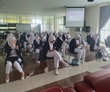 Penyerahan Praktik Klinik di Ruamah Sakit Mahasiswa Semester 3 dan 5 Program Studi Keperawatan Program Diploma III