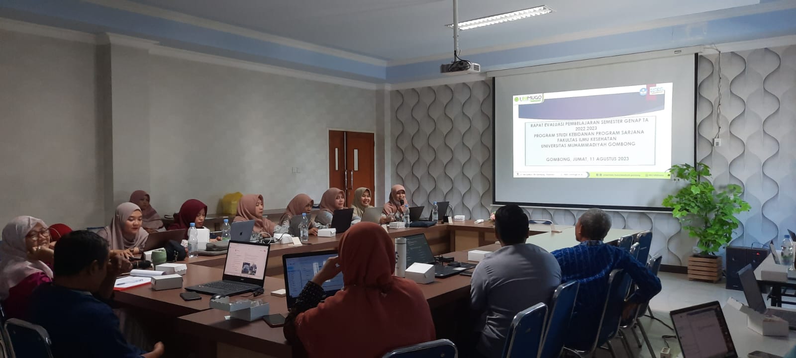 RAPAT EVALUASI PEMBELAJARAN SEMESTER GENAP TA 2022-2023 PROGRAM STUDI S1 KEBIDANAN