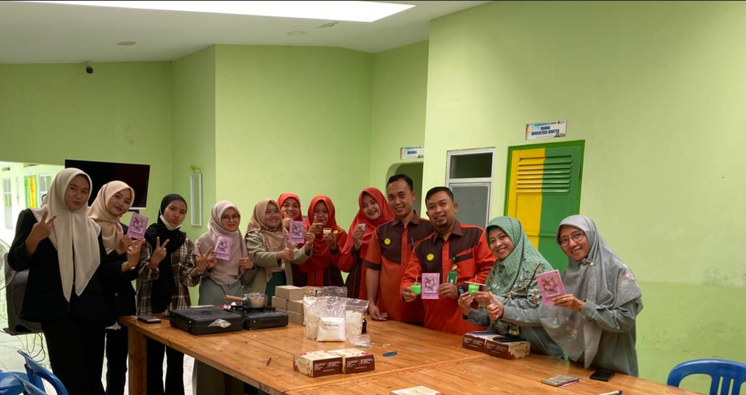 Implementasi Model Praktik Keperawatan Profesional melalui Terapi Kreatif Pembuatan Lilin Aromaterapi bagi Pasien Gangguan Jiwa di RS PKU Muhammadiyah Gombong