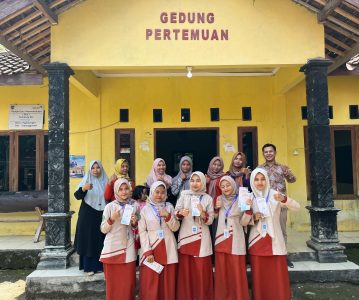 Prodi Farmasi Universitas Muhammadiyah Gombong Galang Kader Kesehatan Desa Pagebangan untuk Pahami Penggunaan Obat yang Baik dan Benar