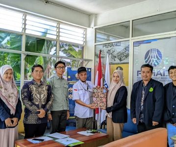 Mahasiswa Prodi Hukum UNIMUGO Laksanakan Kuliah Lapangan di Gedung Putih Tower Kebumen (DPC Peradi Kebumen)