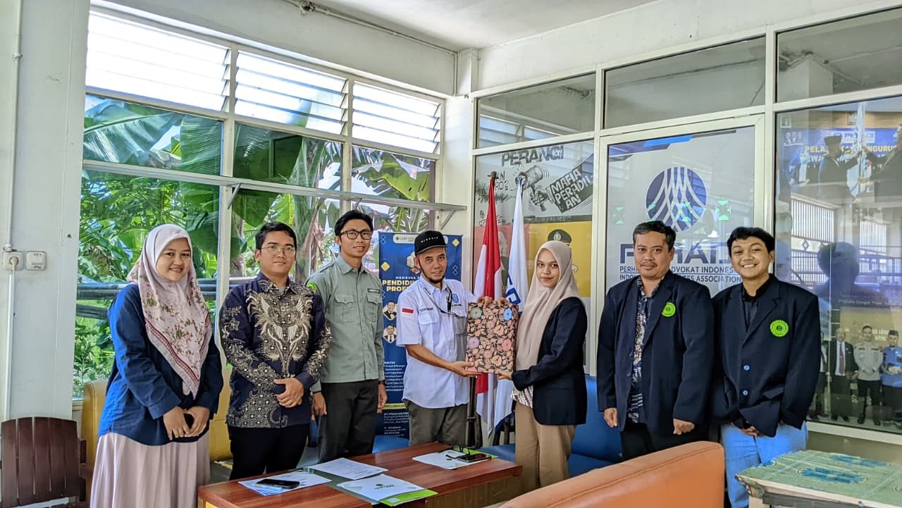 Mahasiswa Prodi Hukum UNIMUGO Laksanakan Kuliah Lapangan di Gedung Putih Tower Kebumen (DPC Peradi Kebumen)