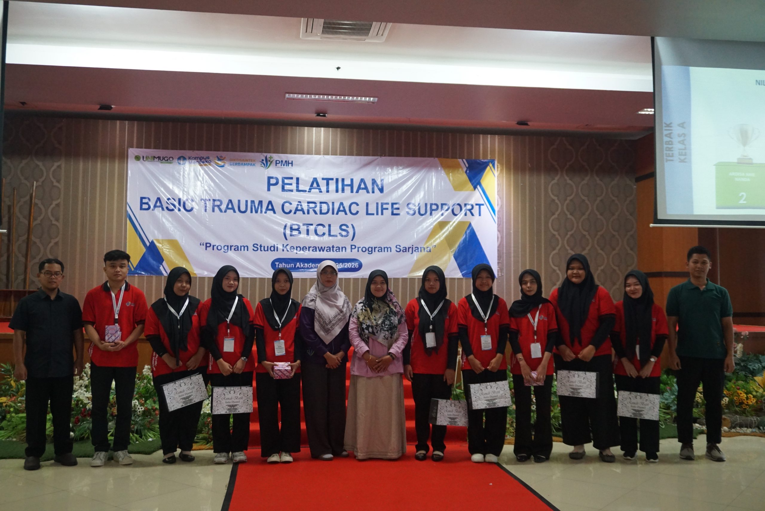 BASIC TRAUMA CARDIAC LIFE SUPPORT, PROGRAM STUDI KEPERAWATAN PROGRAM SARJANA BEKALI PELATIHAN SEBELUM MAHASISWA LULUS